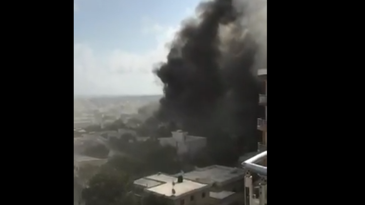 Μογκαντίσου: Ισχυρή έκρηξη έξω από ξενοδοχείο - Τουλάχιστον 20 νεκροί